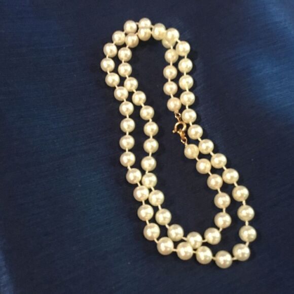 White Faux Pearl Strand - Picture 1 of 2